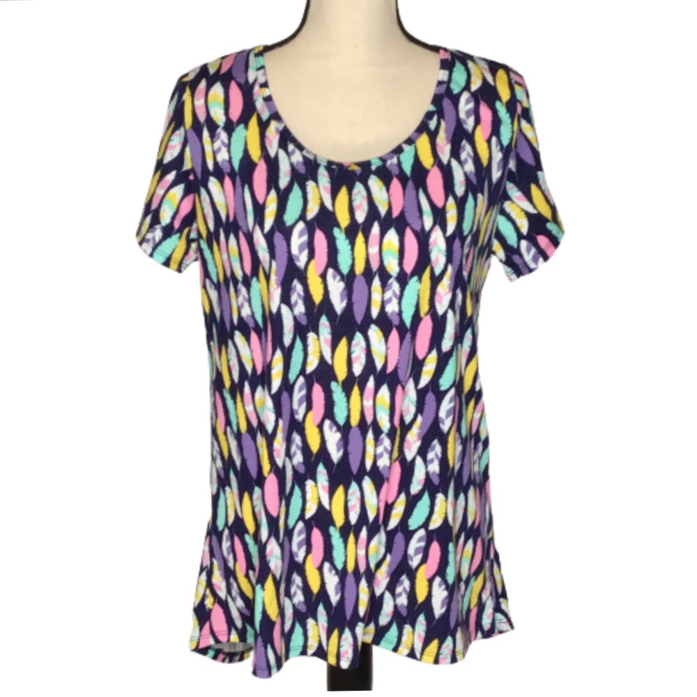 LuLaRoe Classic Tee Feather Print medium